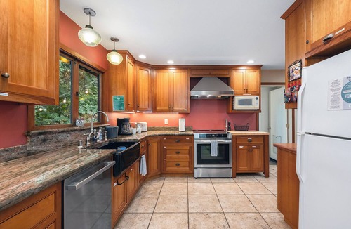 Cazadero Cabin | Getaway in the Forest, Surrounded by Peaceful Nature and Year-round Creek