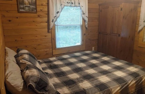 Altmar Cabin | Getaway Lodge with HOT TUB