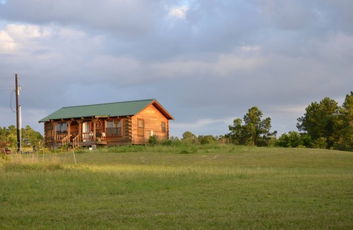 Huntsville Cabin | GETAWAY LOG CABIN with 2-ACRE POND FOR REST AND RELAXATION