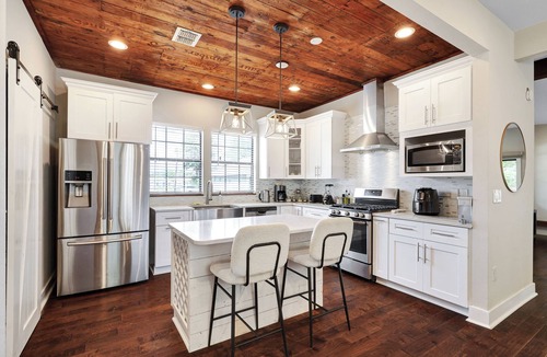 Eastside Promise Neighborhood House | Getaway Near River Walk DT | Yard BBQ Pet | Games