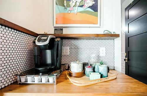 Burton House | Getaway Near RT | Sunset Views & Firelight