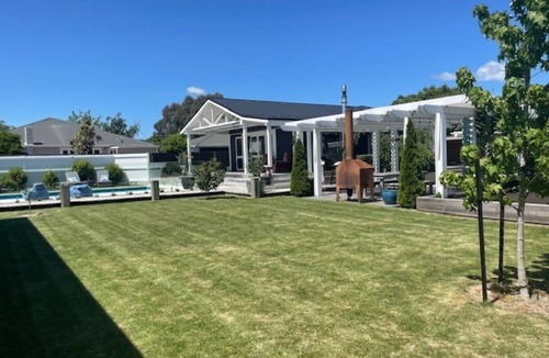 Martinborough House | Getaway on Grey - Pool and 4 bedrooms