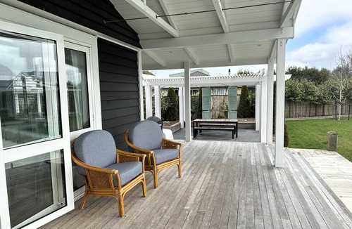 Martinborough House | Getaway on Grey - Pool and 4 bedrooms