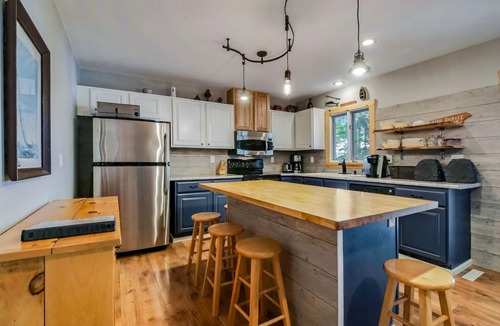 New Auburn Cabin | Getaway on Lower Long Lake