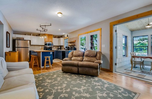 New Auburn Cabin | Getaway on Lower Long Lake