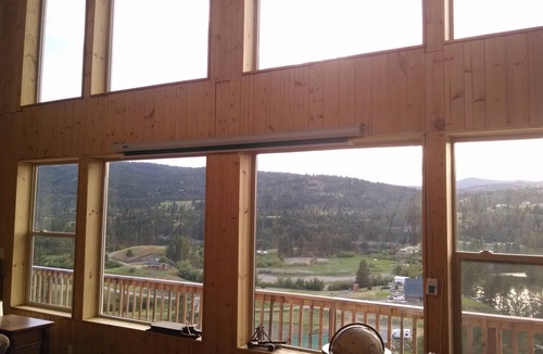 Republic House | Getaway retreat overlooking beautiful Curlew Lake