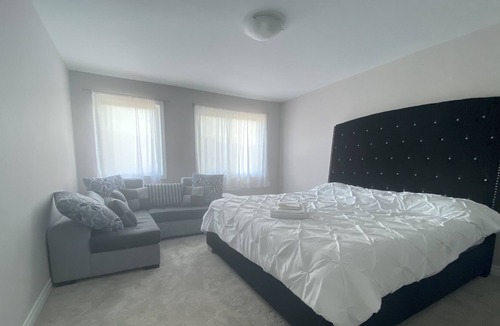 Welland House | Getaway spot in Welland, ON - Niagara Falls