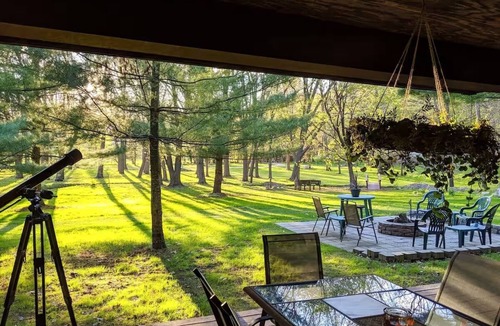 Decorah Cabin | Getaway Suite at Rustic Acres