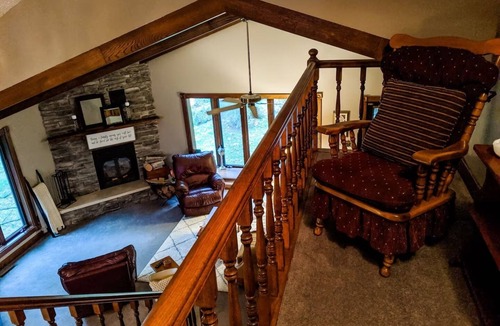 Decorah Cabin | Getaway Suite at Rustic Acres