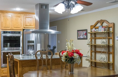 Enchanted Oaks House | Getaway to Relax, Enjoy & Play! Come vacation with us!
