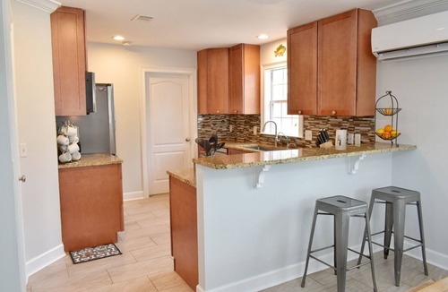 Demere Park House | Getaway to Tabby Shack SSI.new heated POOL, 3b/2ba, near beach & village, dogs