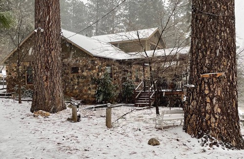 Dutch Flat House | Getaway to the pines
