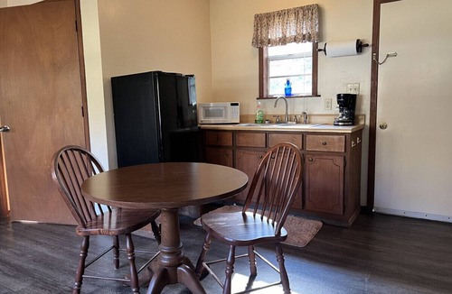 Waynesboro Cabin | Getaway to the Red House