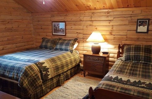 Ely House | Getaway To White Iron Hideaway