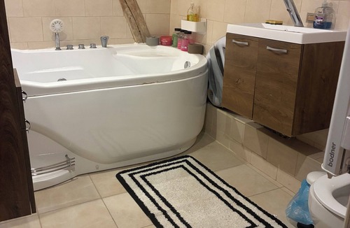 Ravenel Apartment | Getaway & wellness accommodation Massage Jacuzzi Sauna