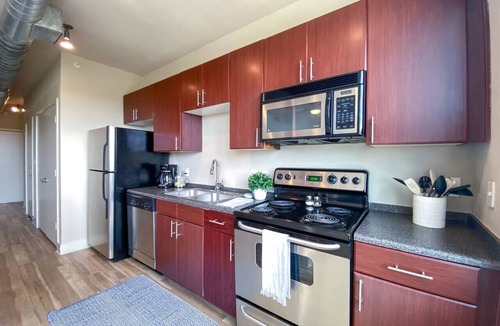 Downtown Fort Worth Condo | Getaway with in-suite laundry, walk Downtown!