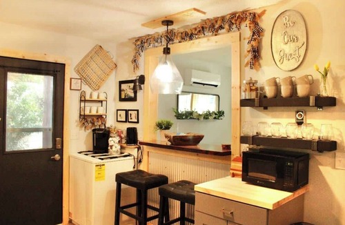 Edray House | Getaway1: king Bed,Minutes from Greenbrier Bike Trail and River; Pet Friendly