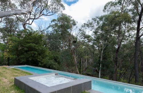 Yerrinbool Cabin | Getawayz NSW - Valencia Cottage - Rustic, Charming, Relaxing!