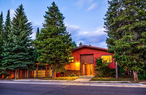 West Yellowstone House | Geyser Getaway