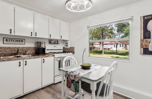 Athens House | GG’s Peaceful Place!nClean, newly remodeled modern farmhouse getaway in Athens .