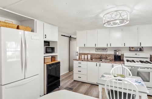 Athens House | GG’s Peaceful Place!nClean, newly remodeled modern farmhouse getaway in Athens .