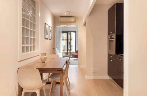 Sant Gervasi Apartment | GHAR/BARI/HEM/SPITI/KAAINGA/MANZIL- Two Bedroom Apartment with Balcony