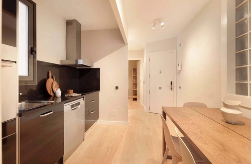 Sant Gervasi Apartment | GHAR/BARI/HEM/SPITI/KAAINGA/MANZIL- Two Bedroom Apartment with Balcony