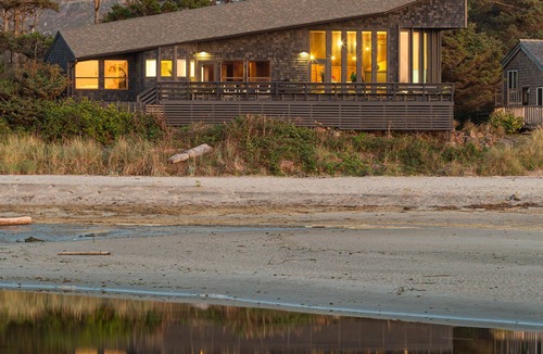 Neskowin House | Ghost Forest Beach House: Reimagined Redwood Oceanfront, Spa, Chef's Kitchen