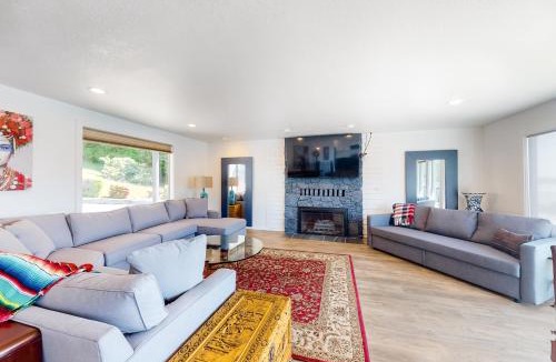 Bay City House | Ghost Hole View