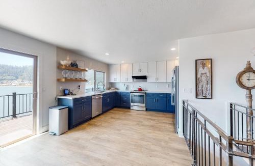 Bay City House | Ghost Hole View