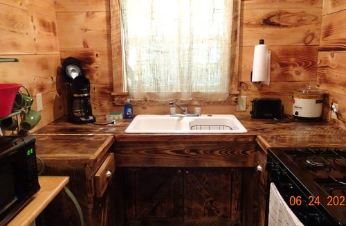 Pittsburg Cabin | Ghost woodnQuiet, Peaceful, Relaxing overall A Great Get Away Cabin!