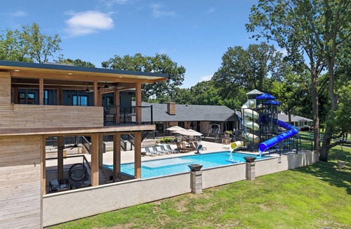 Grove House | Giant 10-bedroom lakefront home with large pool, hot tub, and dock