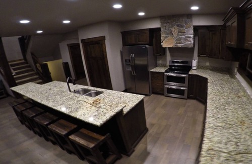 Garden City Cabin | Giant (32+ people) Cabin! Perfect for families, boating, & snowmobiling!