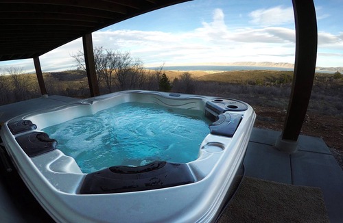Garden City Cabin | Giant (32+ people) Cabin! Perfect for families, boating, & snowmobiling!