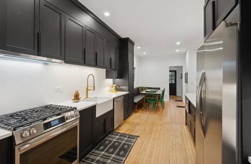 Irving Park House | Giant 5-Bedroom Home w/Pool Table, 15 Min to Wrigley & Downtown