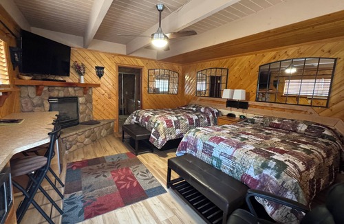 Running Springs Hotel | Giant Oaks Lodge