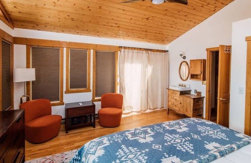 Helena West Side House | Giant View Home Summa