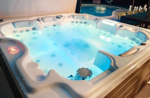 North San Antonio - SAT House | Giddy Up Getaway Pool, Hot Tub and Family Fun!