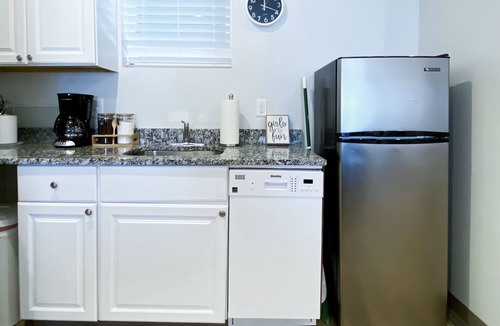 Maxwell Condo | Giddy Up in East Suites! 4 bd/2 ba! Walk everywhere in East Nash!