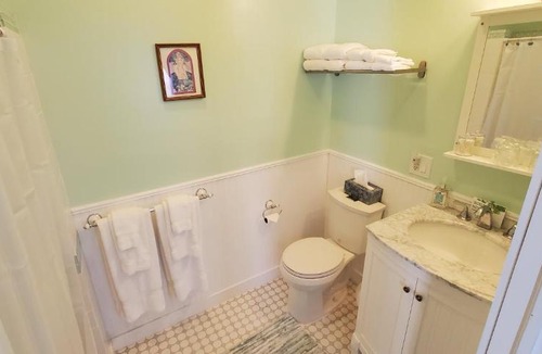 Moylan Bed & Breakfast | Gifford-Risley House Bed and Breakfast