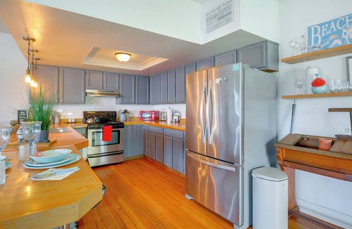 Gig Harbor House | Gig Harbor House w/Private Beach + Views!