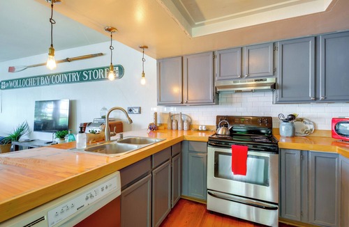 Gig Harbor House | Gig Harbor House w/Private Beach + Views!