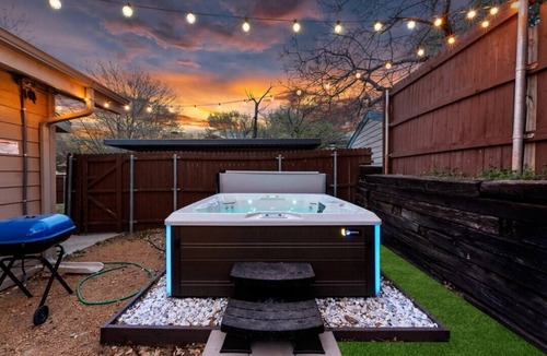 Lewisville House | Gig Speed Internet, Private Hot Tub, near DFW and major highways