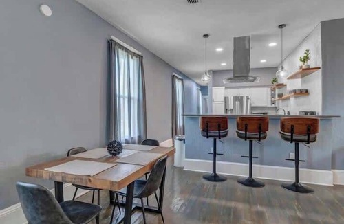 Springfield Apartment | Gigantic duplex in Springfield