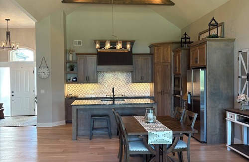 Olathe House | Gigi's Luxury Golfcourse Oasis!
