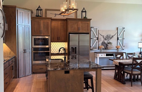 Olathe House | Gigi's Luxury Golfcourse Oasis!