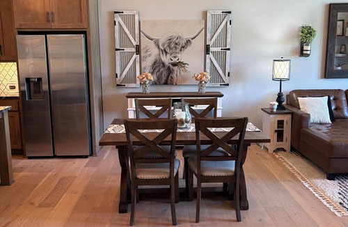 Olathe House | Gigi's Luxury Golfcourse Oasis!