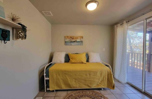Blocker House | Gigi's Spacious Lakefront with Boat Ramp Access! Newly Remodeled, Sleeps 8!