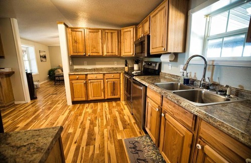 Blocker House | Gigi's Spacious Lakefront with Boat Ramp Access! Newly Remodeled, Sleeps 8!