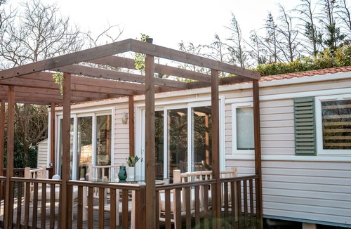 Lamotte-du-Rhone Cottage | Gigondas-Gîte-Ensuite with Shower-Garden View